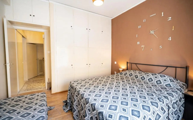 Acropolis Athens 1 bedroom 6 persons apartment.