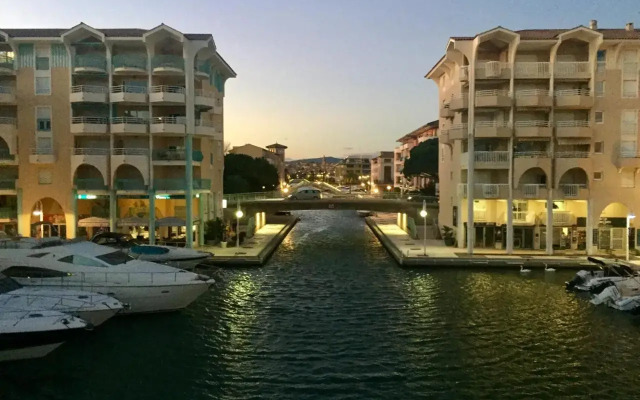80pa111 Port Fréjus