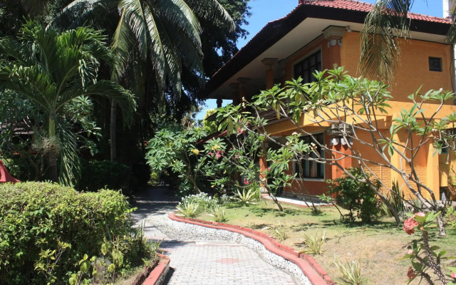 Puri Naga Beachfront Cottages