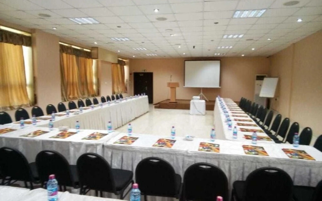 Crismon Hotel