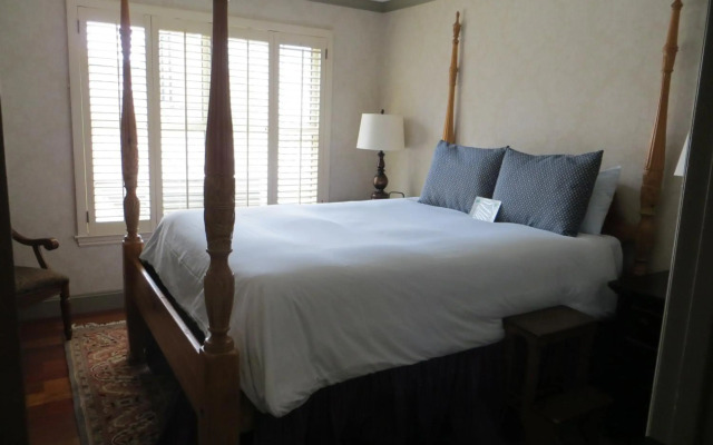 Cow Hollow Inn & Suites