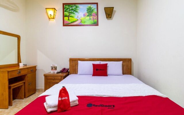 RedDoorz near Lotte Cinema Cong Hoa