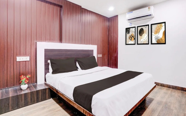Comfy Stays at Lokhandwala Andheri West