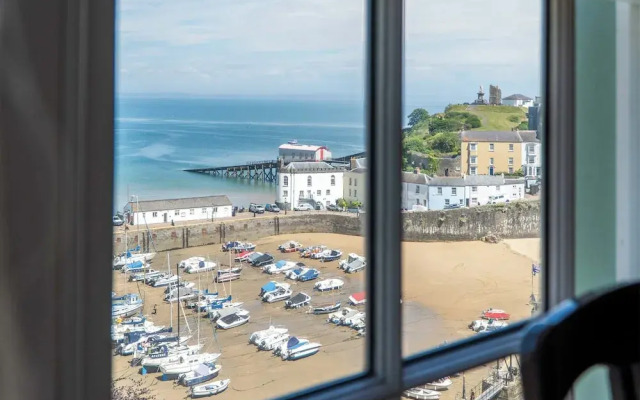 5 Belle Vue Court - 2 Bedroom Apartment - Tenby