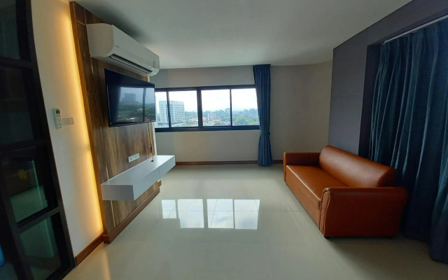 Buri Hotel and Hostel – Guest Rooms – Chiang Mai