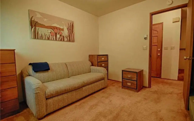 Spacious Cedar Flat Lookout Home #157