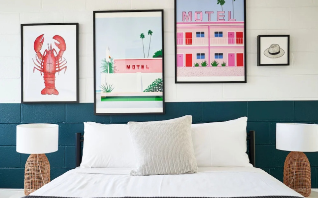 Peterborough House & Motel