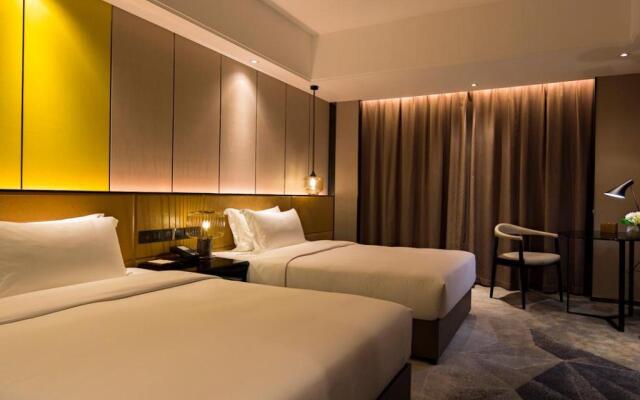 Paco Hotel (Guangzhouta Datang Metro Station)