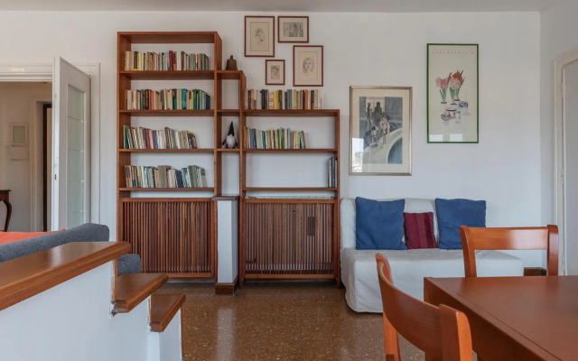 Roomy and Bright Apartment with Terrace