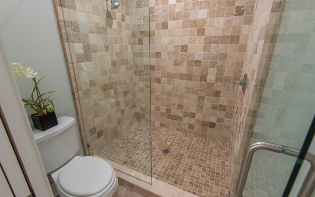 Azure Beach House Apartment 3