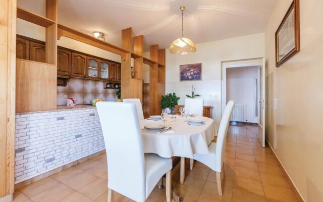 Amazing Home in Duce With Wifi and 2 Bedrooms