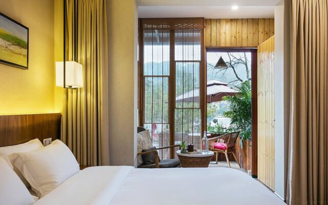 Hangzhou PuYu Travelling with Hotel