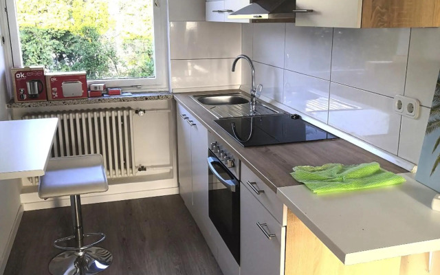 Uni, FH, Gesundheits Campus nähe, Zimmer mit Garten & Terrasse