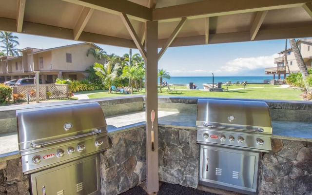 Kahana Sunset D8 2 Bedroom Condo by Redawning