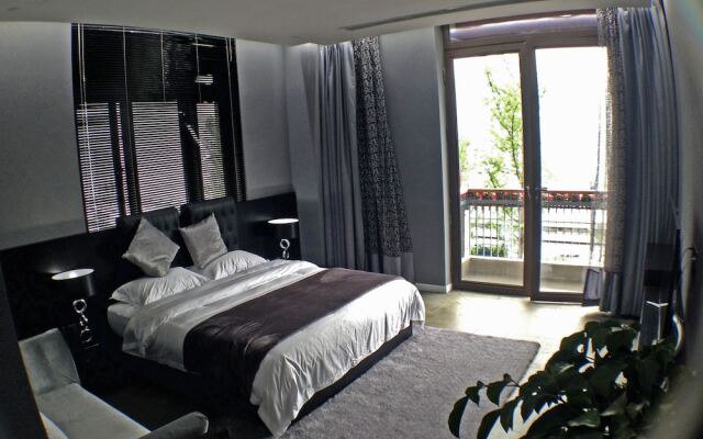 Air Hotel