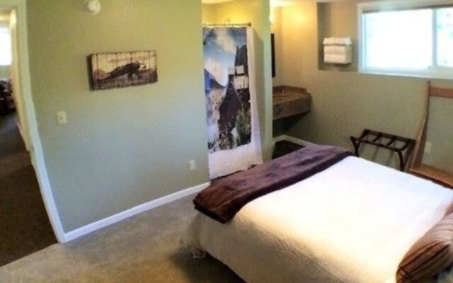 Fireweed Manor Bed & Breakfast