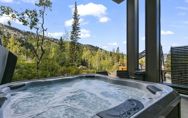 9005A - Luxury Four Bedroom 4 Home