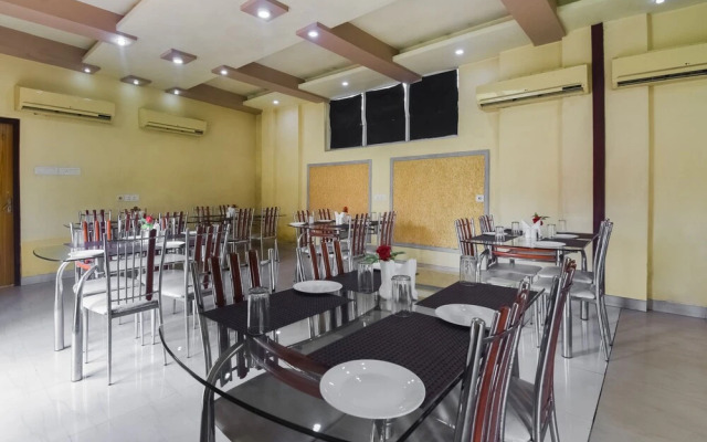 OYO 62127 Ritz Rivera