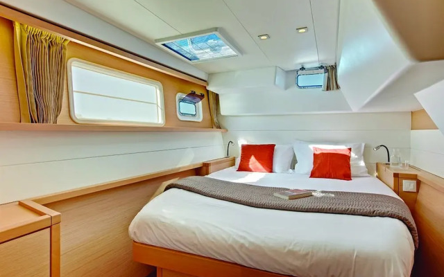 Catamarano Mauticat Boat & Breakfast