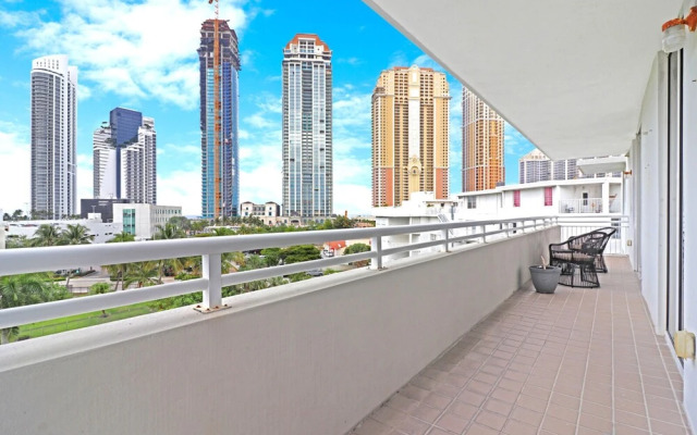 Roami at Sunny Isles