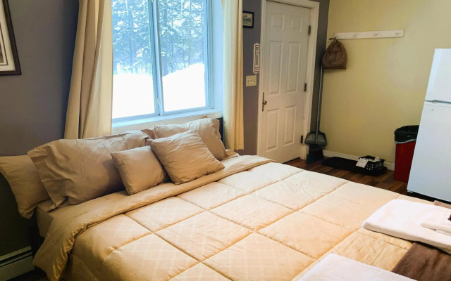 Love Hotels St John River by OYO at Fort Kent ME