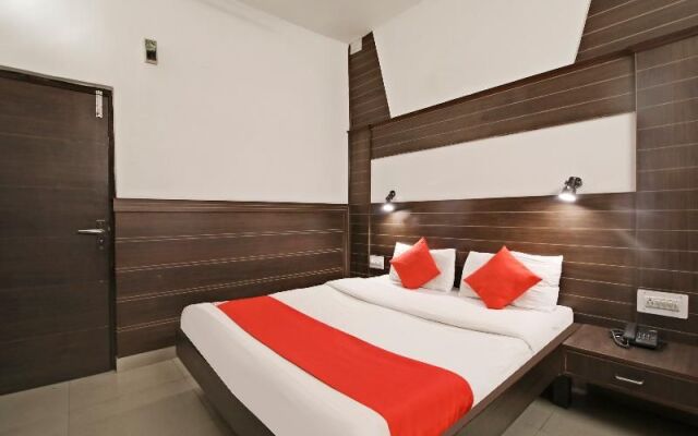 OYO 22122 Hotel Falcon Crest