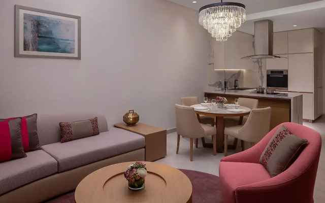 Hilton Dubai Creek Hotel & Residences