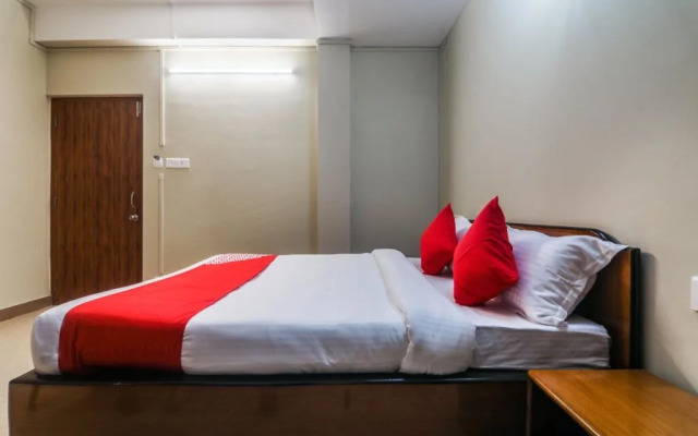 Oyo 18670 Sanctum Guest House