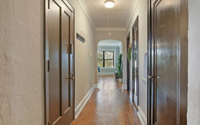 Classic & Charming 2BR Apt in Lincoln