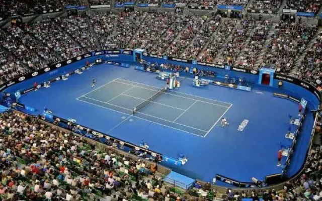 Luxe 2BR Retreat POOL, GYM & PARKING South Yarra