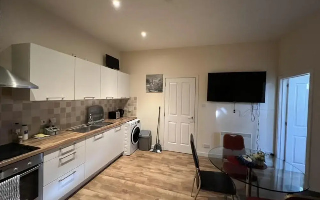 Lovely Twin 2-flats Condo In Aberdeen-no Party