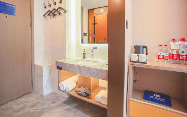 Super 8 Hotel Premier Kashgar Ancient City Food Street