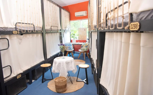 Grandma Lu Saigon - Pham Ngu Lao Str
