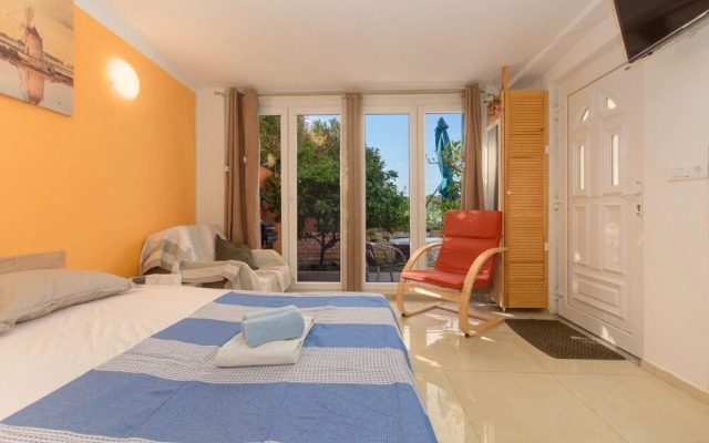 Orange - Garden Terrace - SA1