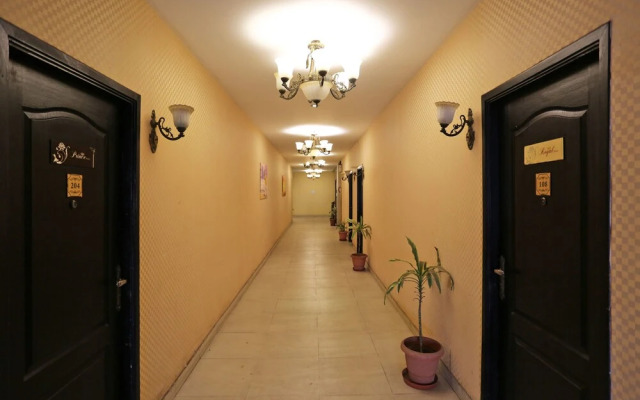 OYO 11939 Hotel Queens Club of India