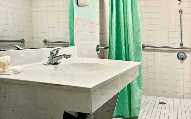 Days Inn by Wyndham El Campo TX