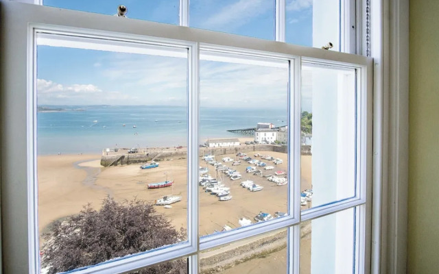 5 Belle Vue Court - 2 Bedroom Apartment - Tenby