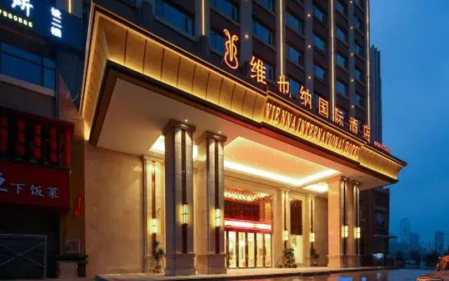 vienna international hotel（yueyangxian Bus station store）