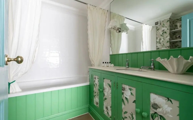 Westbourne Park Road Xvii by Onefinestay