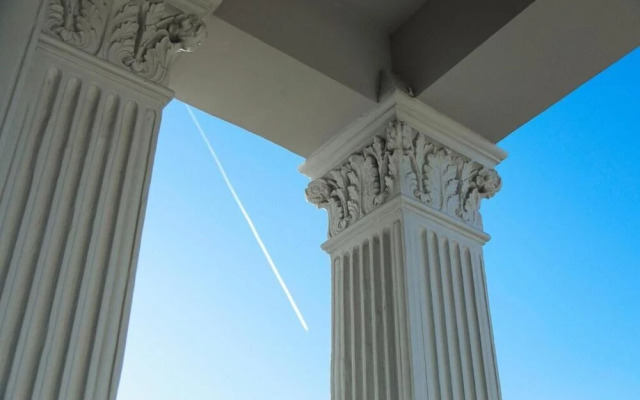 Roze Center Apartments