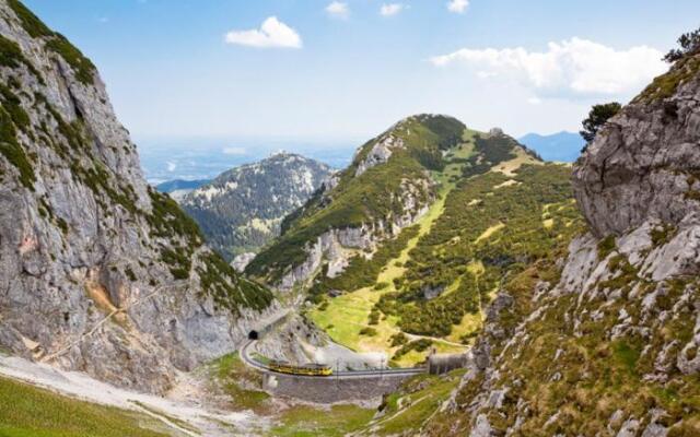 große Fewo im Alpen-Landhaus zwischen See, Berg und Bach
