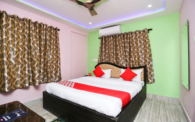 OYO 22566 Red Velvet Inn