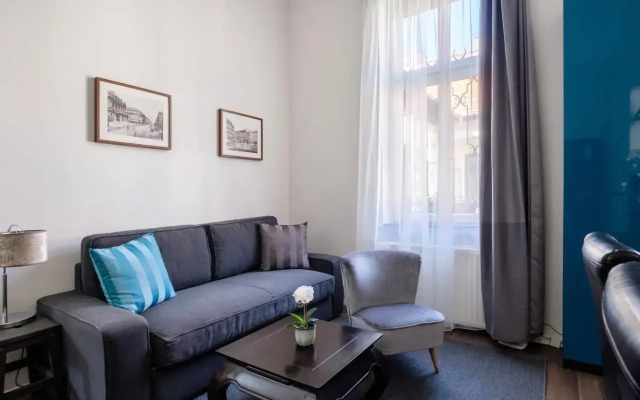 Andrassy Garden Apt in Center