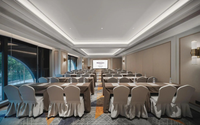 Mercure Chongqing Jiefangbei Hongya Cave