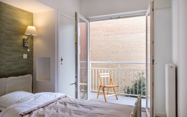 Renovated Apartment With a top Location on a Dike