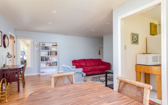 Delightful 2BR Ventura Duplex by RedAwning