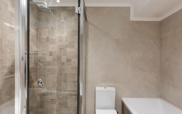 Island Club LA302 by CTHA