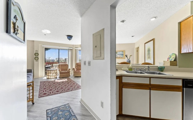 1302b St Thomas Square