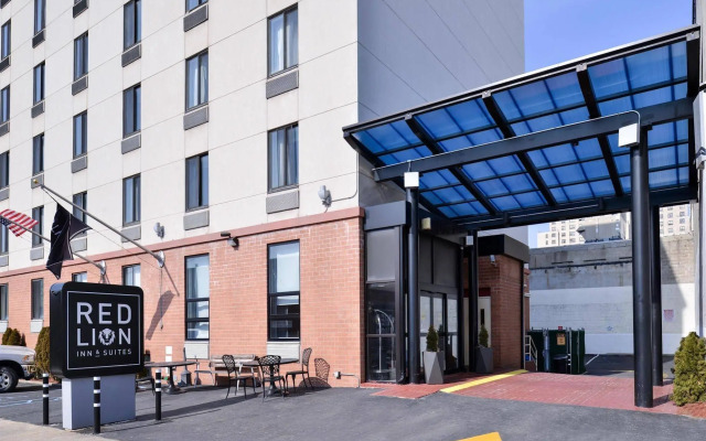 Red Lion Inn and Suites Brooklyn