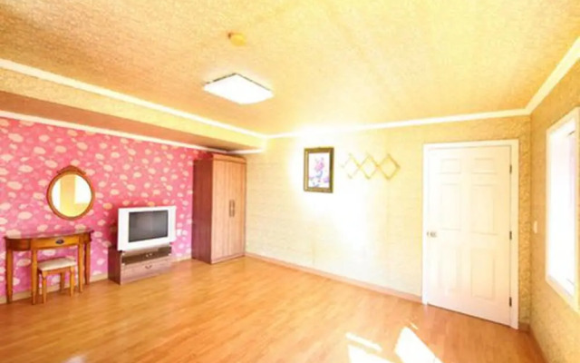 Modern Hill Pension